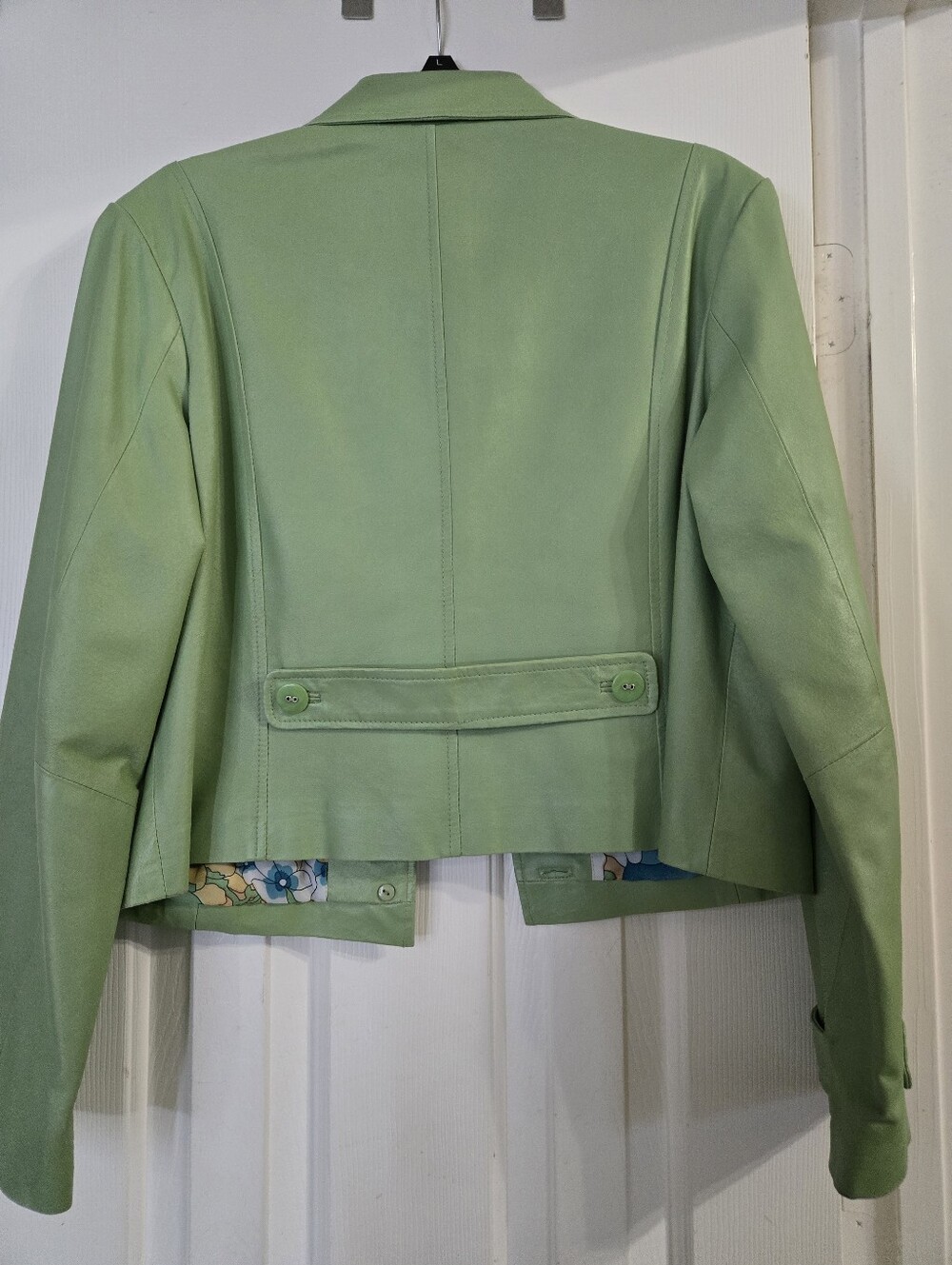BERNARDO Beautiful Leather Short Jacket. - Picture 2 of 4